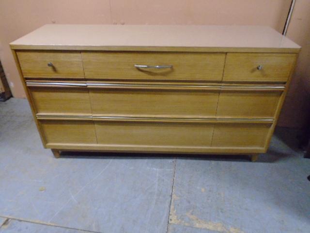 Kroehler Retro 9 Drawer Dresser