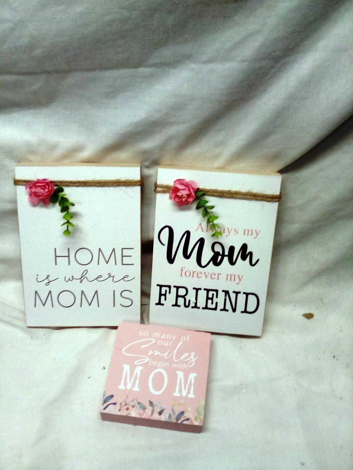 WOODEN MOM PLAQUE