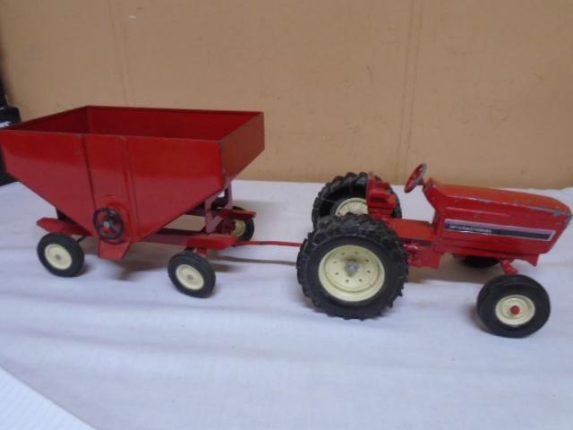 Ertl International Tractor & Gravity Wagon