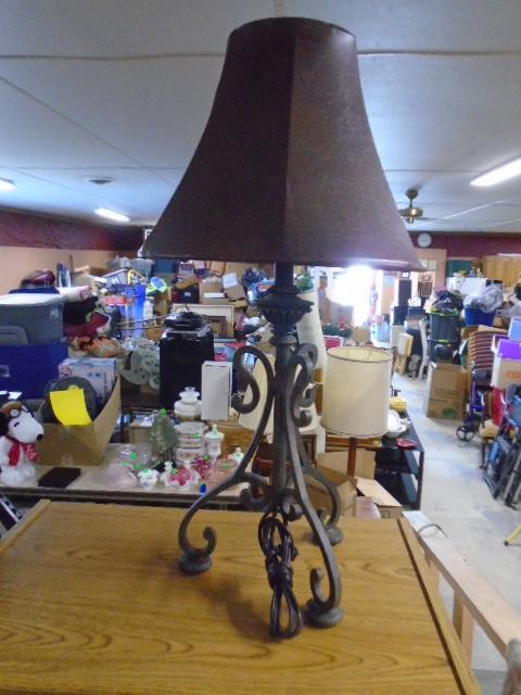 Like New Iron Table Table Lamp