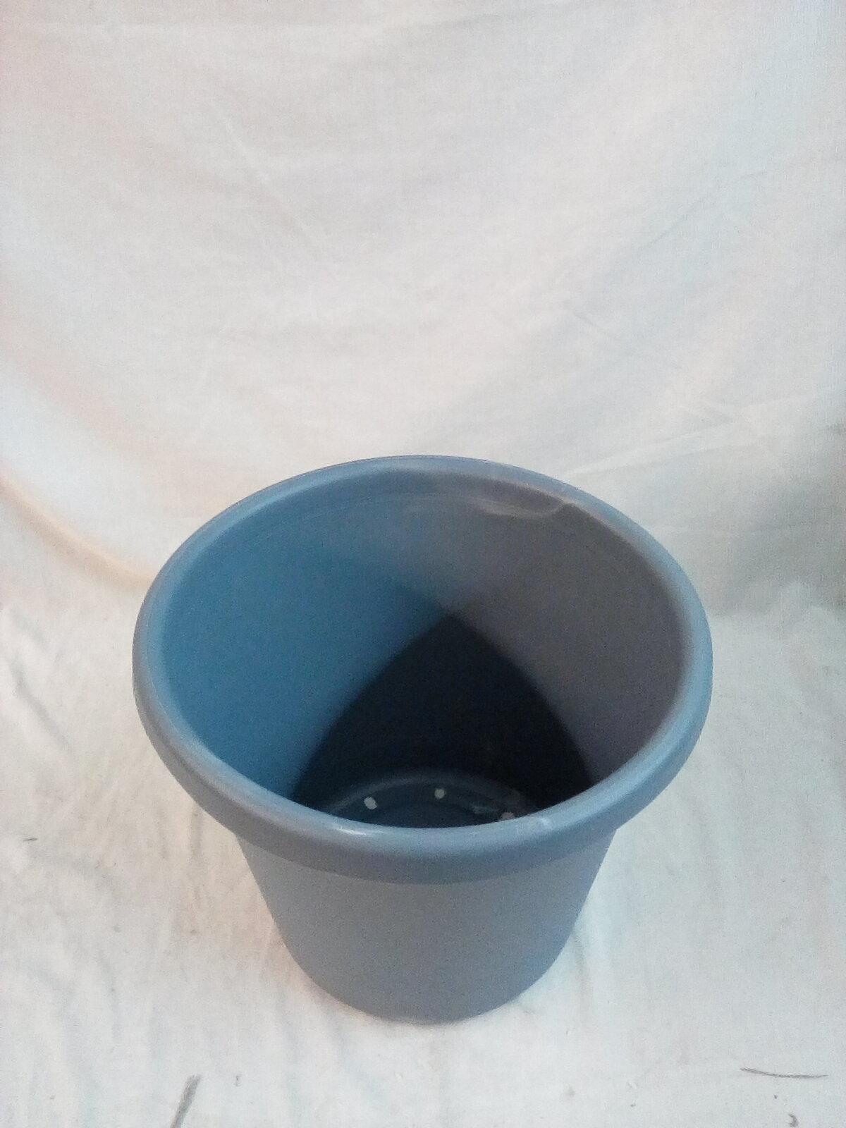 4.5 Gallon/ 1’ Tall Composite Grey Planter