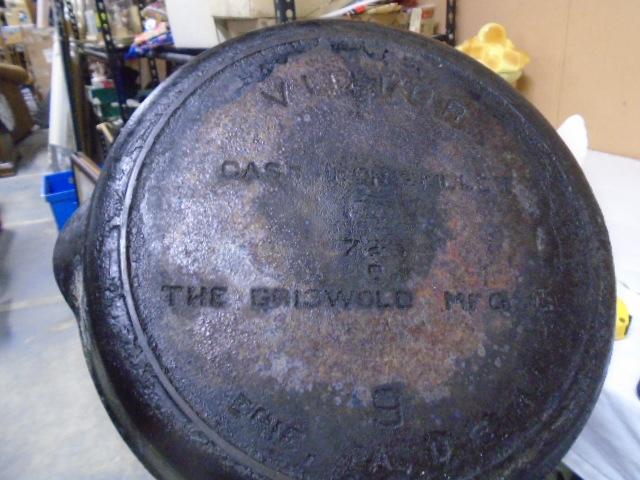 No. 9 Victor The Griswold MFG Co Cast Iron Skillet