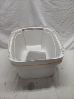 Enclosed Litter Pan