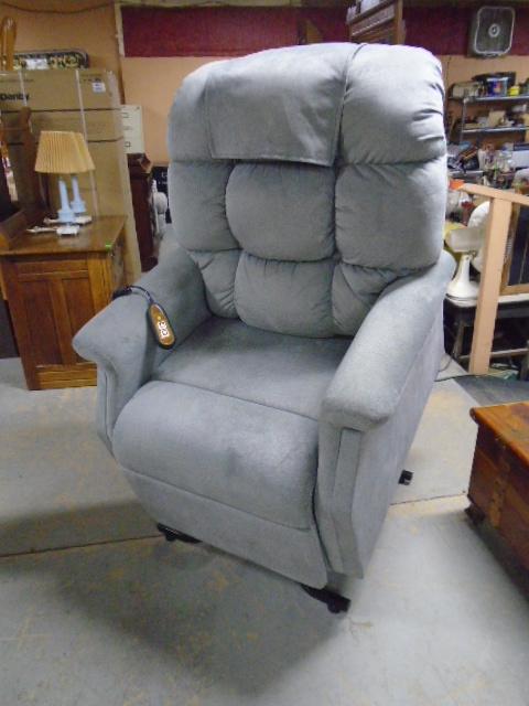 Golden Power Lift Recliner w/ Battery Back-Up