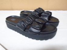 Brand New Pair of Ladies No Boundries Sandals