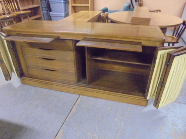 Beautiful Solid Wood Buffet/Server w/ Drawers & Shelf