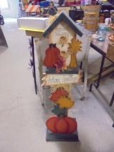 Wooden Autumn Greeting Pedistal Bird House Décor