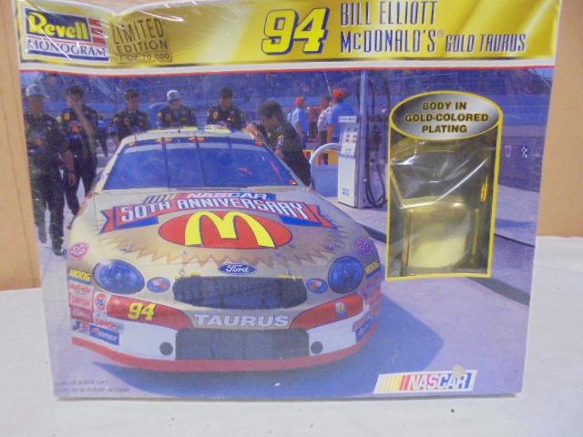 Revell 1:24 Sacle Limited Edition Bill Elliott McDonald's Gold Taurus Model Kit