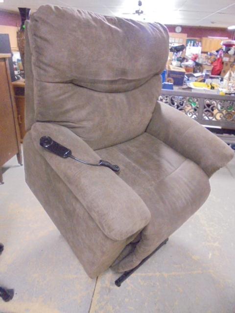 La-Z-Boy Power Lift Recliner w/ Battery Back Up