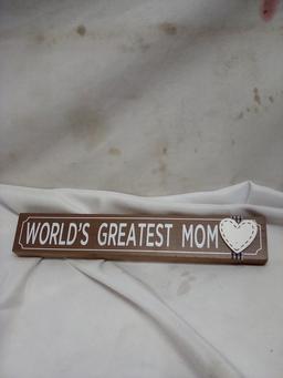 QTY 1 “World’s Greatest Mom”