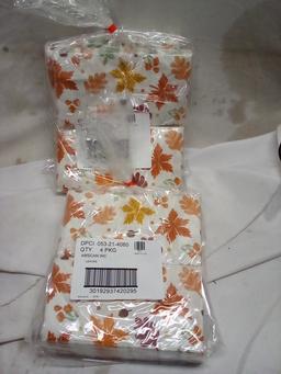 Spritz Leaf Print Napkins. Qty 2- 4 Packs of 20.