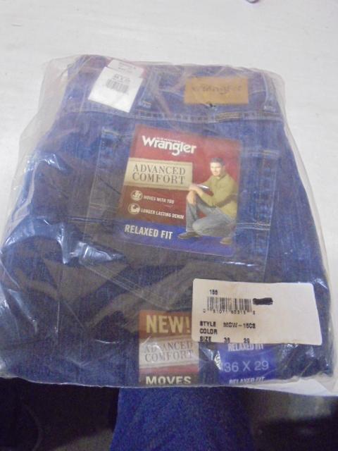 Brand New Pair of Men's Wrangler Relaxed Fit Jeans