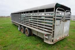 32' LIVESTOCK TRAILER