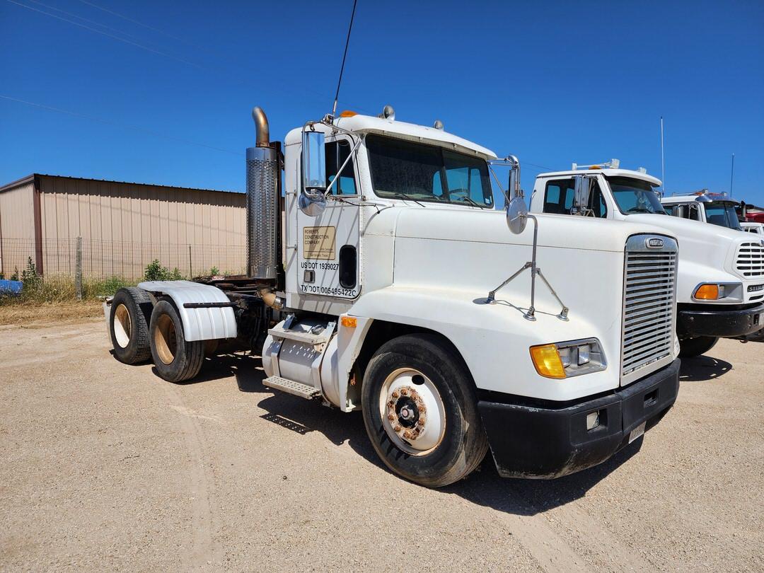 1994 Freightliner  Tractor Trailer (Diesel) TX Plate: 1L5-3464; Vin: 1FUYDZ