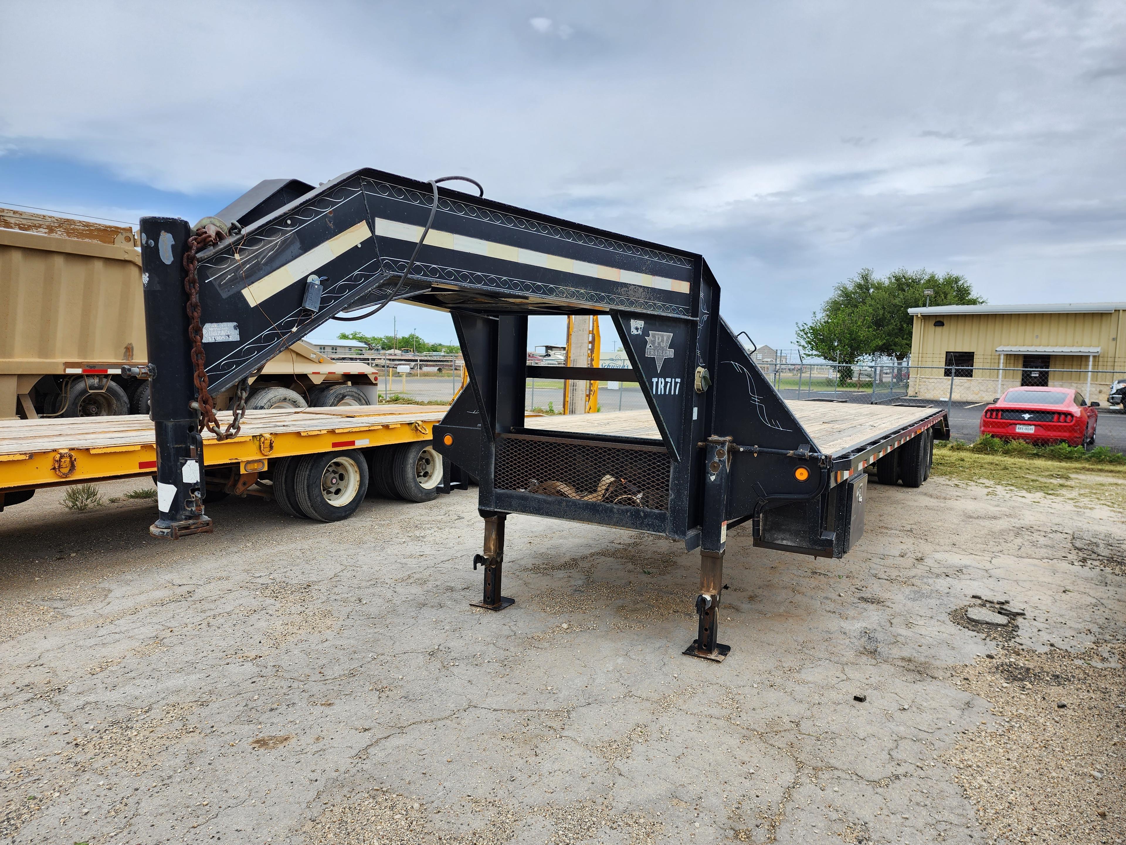 Gooseneck Trailer 29'6"L Bed x 8'W (35'L As Shown In Pics) TX Plate: 502-71