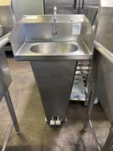 19 in. Stainless Steel Foot Lever Controlled Hand Sink with Splash Guards