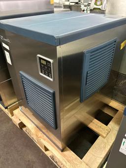 Blue Air 500 lb. Crescent Cube Ice Machine.