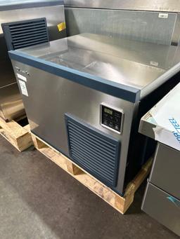 Blue Air 500 lb. Crescent Cube Ice Machine.