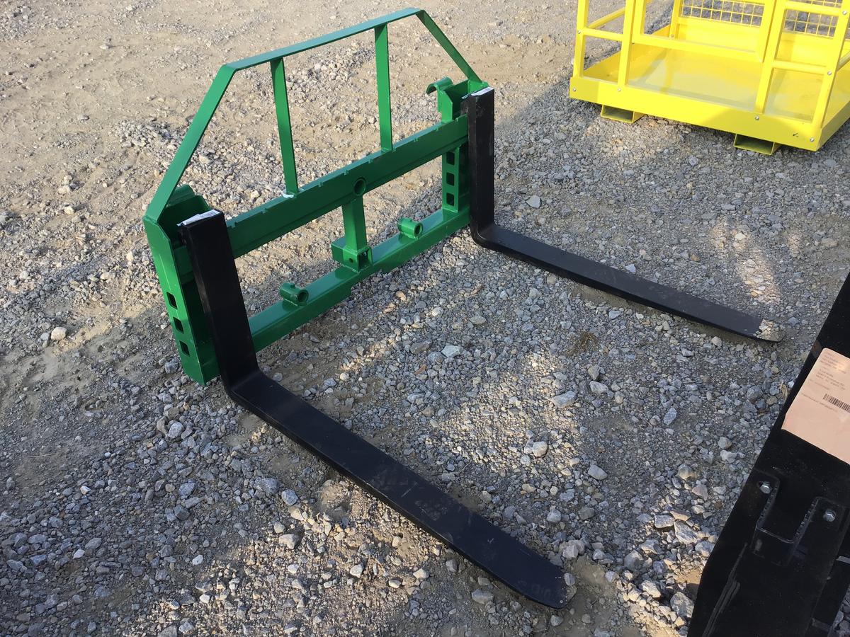 GREEN PALLET FORK