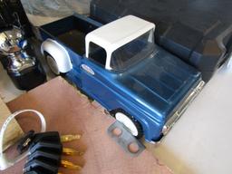 BLUE FORD TRUCK