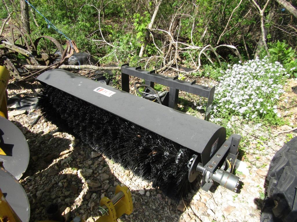 UNUSED 72'' JCT ANGLE SWEEPER