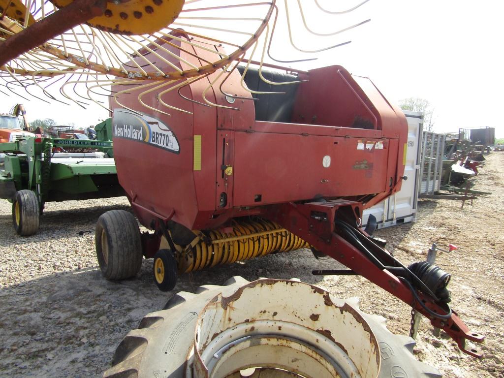 BR770A NEW HOLLAND HAY ROLLER