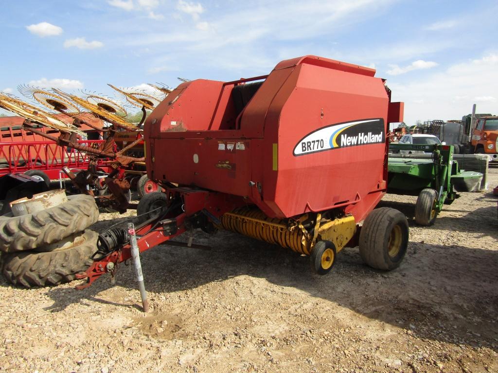 BR770A NEW HOLLAND HAY ROLLER