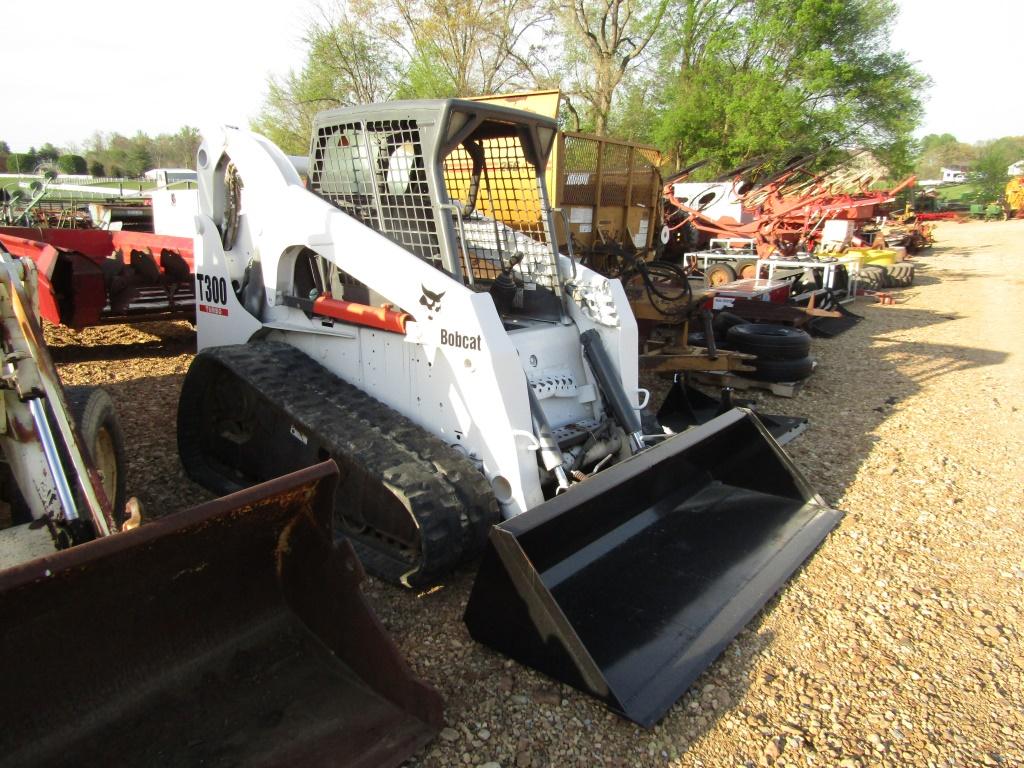 T300 BOBCAT SKID STEER