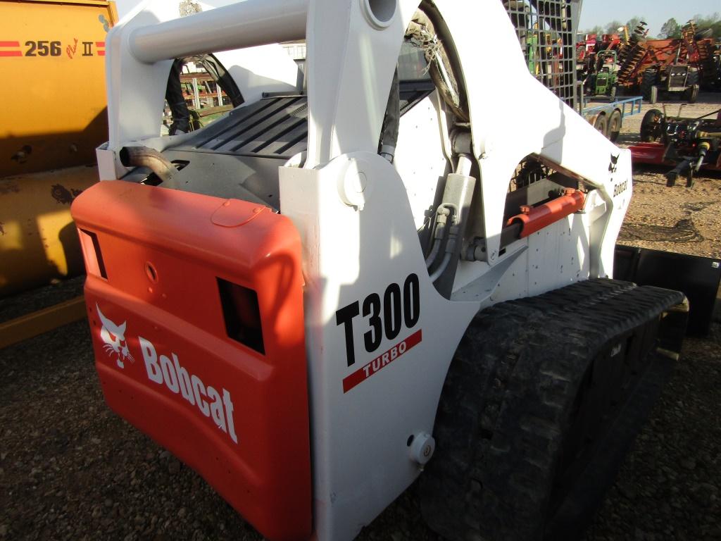 T300 BOBCAT SKID STEER