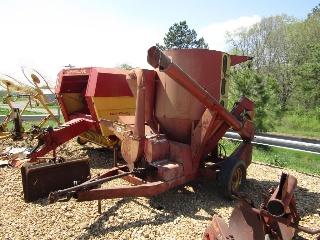 825 FARMHAND FEED MIXER