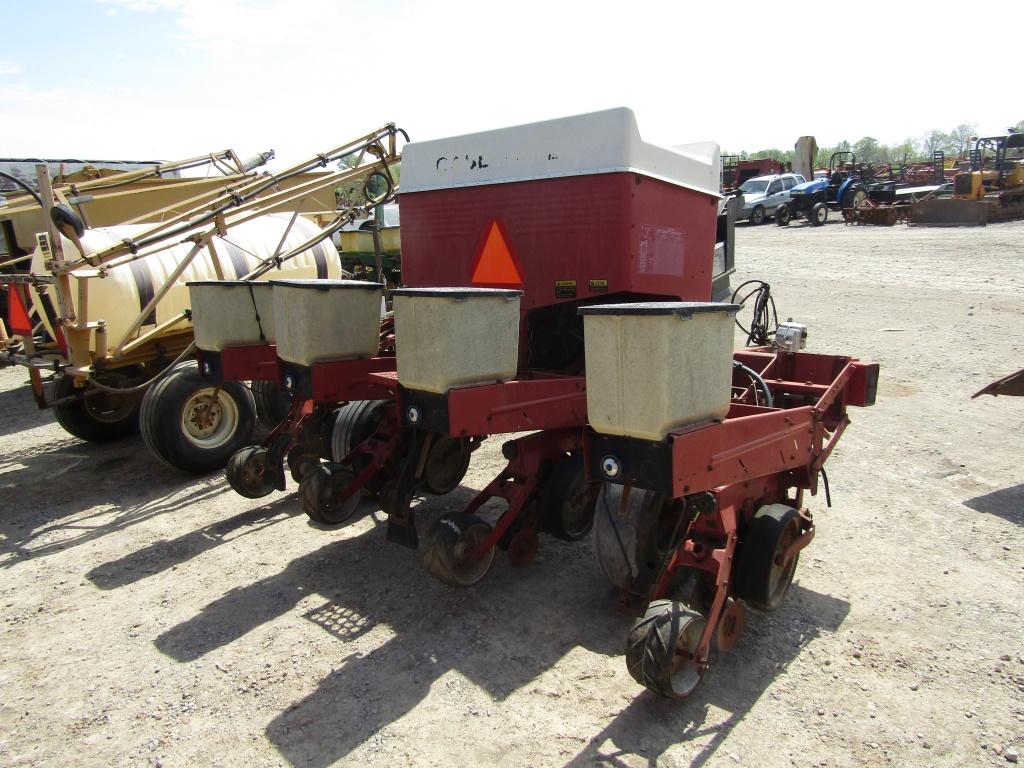 900 CASE IH 4 ROW PLANTER