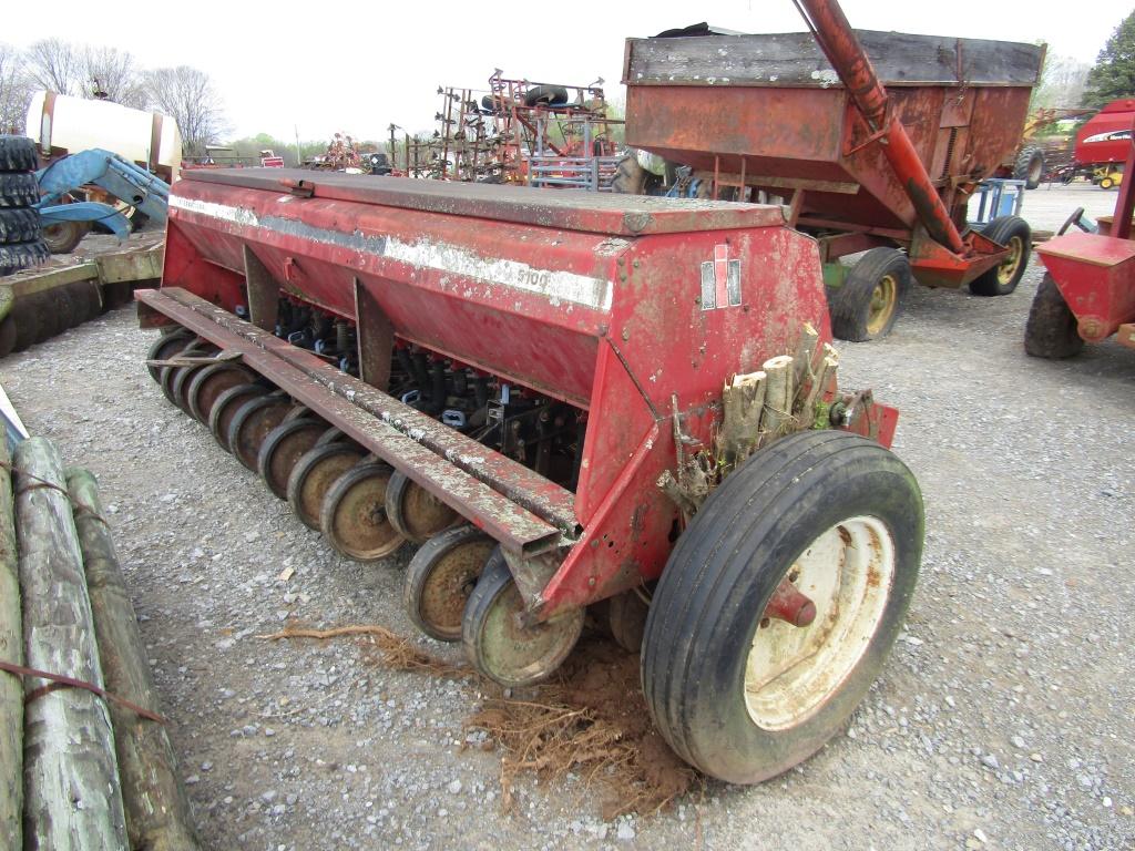 5100 IH GRAIN DRILL