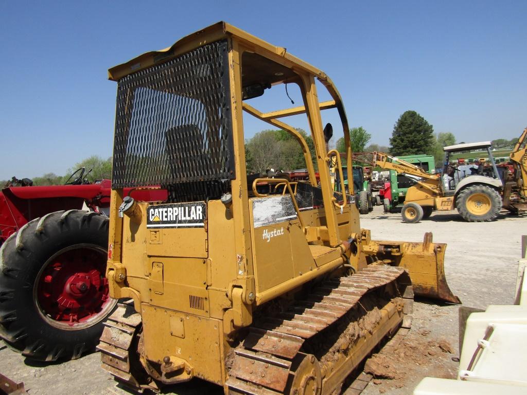 D3C SERIES III CATERPILLAR DOZER - SHOWING 555 HOURS