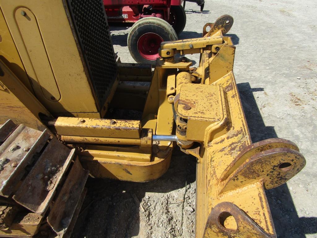 D3C SERIES III CATERPILLAR DOZER - SHOWING 555 HOURS