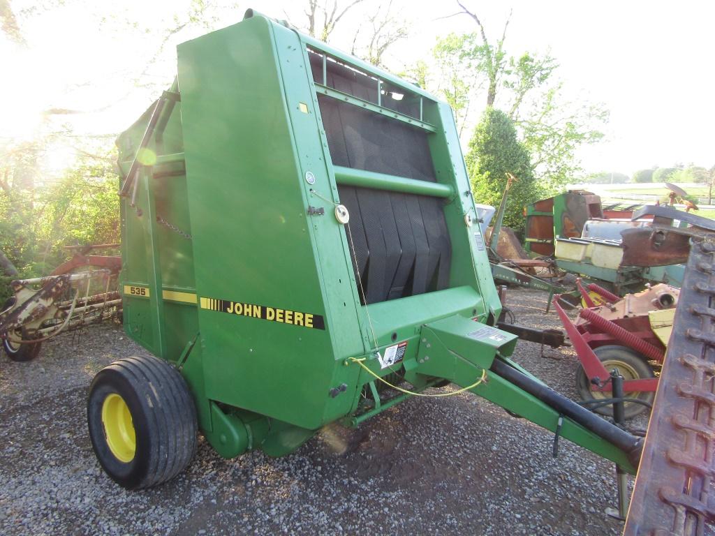 535 JOHN DEERE HAY ROLLER W/ MONITOR - VERY NICE