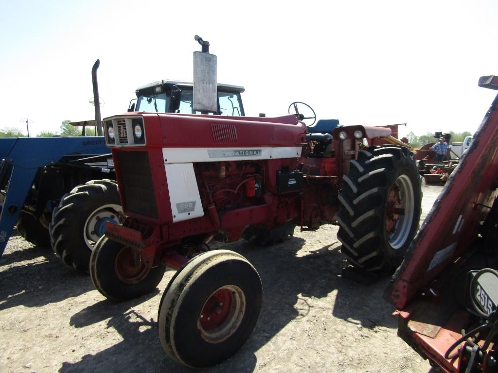 966 INTERNATIONAL TRACTOR