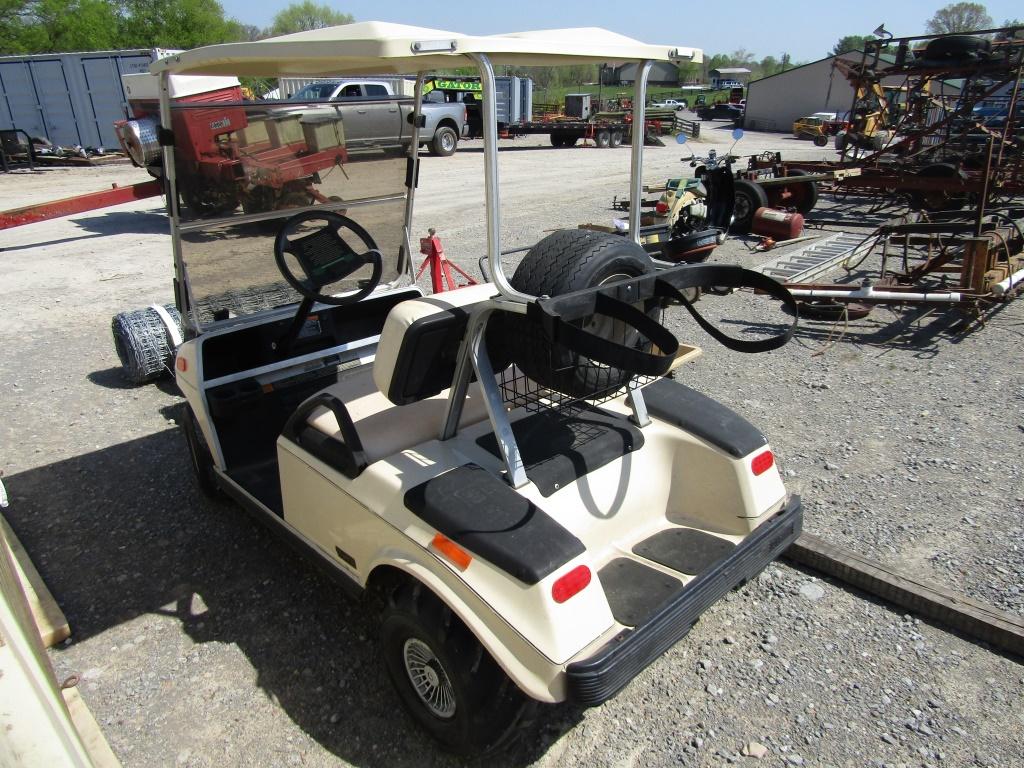 CLUB CAR GAS GOLF CART - WAS RUNNING JUST NEEDS SOME TLC