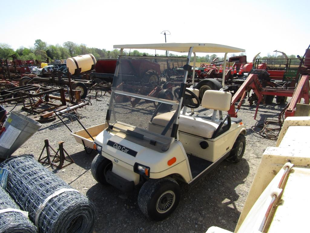 CLUB CAR GAS GOLF CART - WAS RUNNING JUST NEEDS SOME TLC