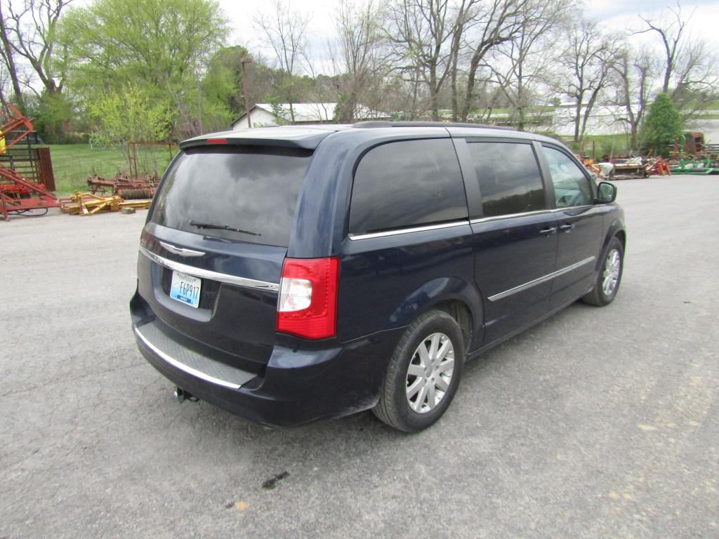 2015 CHRYSLER TOWN AND COUNTRY VAN W/ TITLE