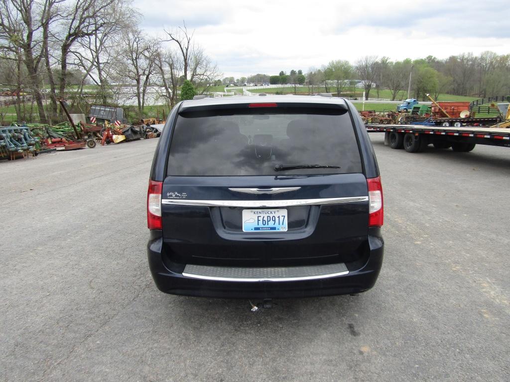 2015 CHRYSLER TOWN AND COUNTRY VAN W/ TITLE