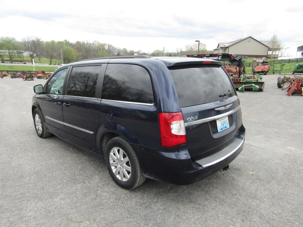 2015 CHRYSLER TOWN AND COUNTRY VAN W/ TITLE