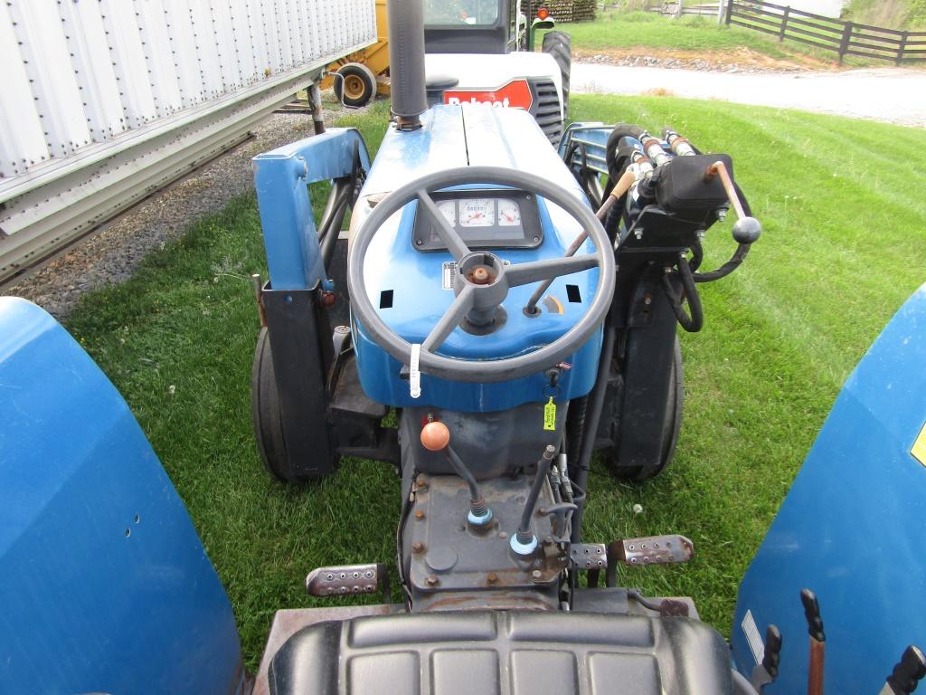 5610 NEW HOLLAND TRACTOR W/ LOADER