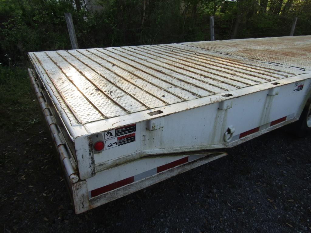 MUV-ALL HYDRAULIC DOVETAIL SEMI TRAILER W/ TITLE