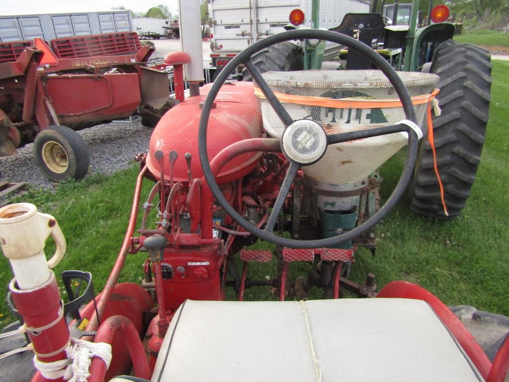 140 FARMALL TRACTOR W/ CULTIVATOR AND SIDE DRESSER