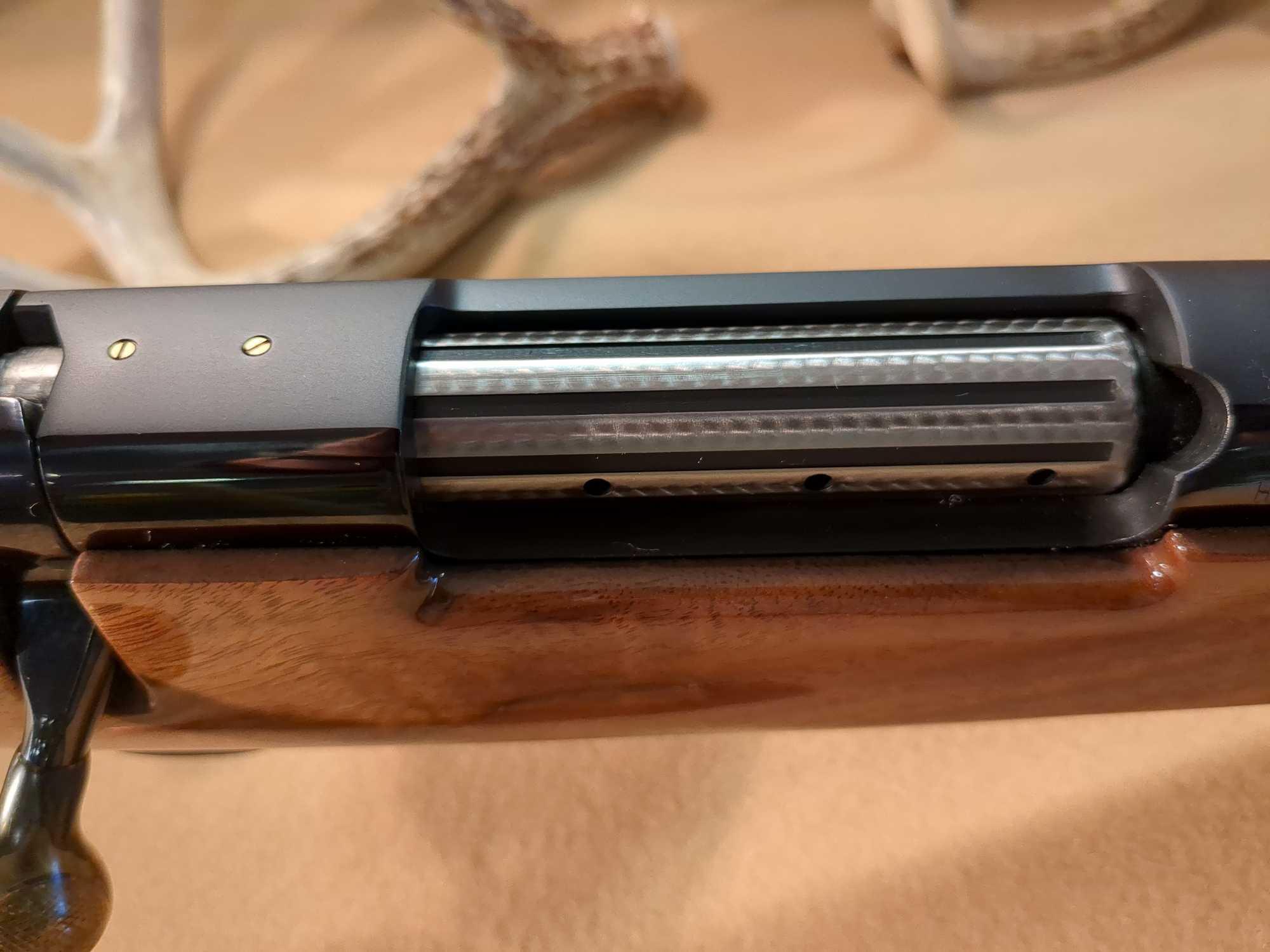 WEATHERBY MARK V ULTRA MARK .257 WBY MAG BOLT ACTION SOUTH GATE (JAPAN)