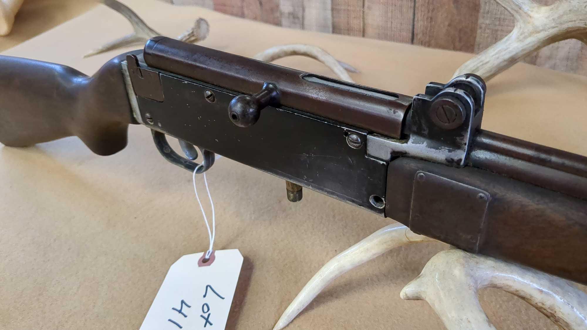 A.B.T. MOUNTAINERING PNEUMATIC .22 CAL RIFLE | 1942-1949