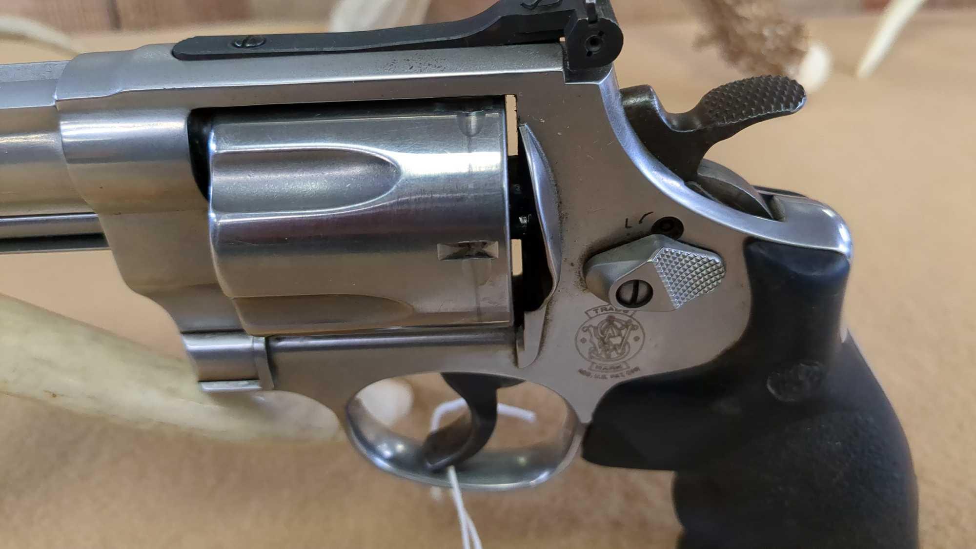 SMITH & WESSON MODEL 629-6 CLASSIC .44 MAG REVOLVER