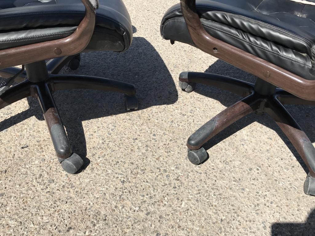 2pcs of Black / Brn Rolling Office Chairs