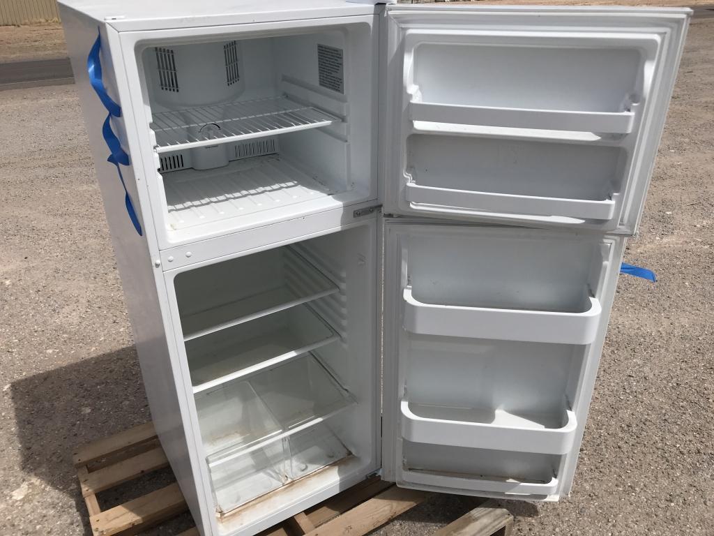 Frigidaire Refrigerator / Freezer