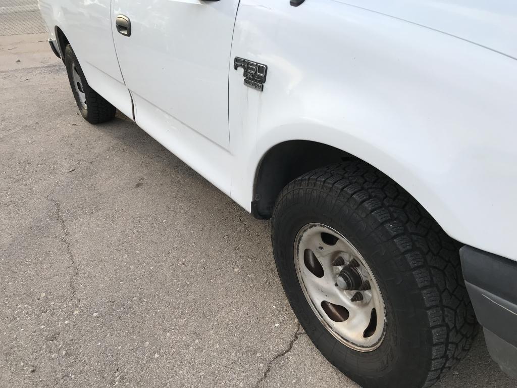 2004 Ford F-150 Heritage Pickup XL w/ Cover